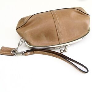 Coach Soho Kisslock Leather Wristlet Clutch Purse, C Logo Interior, Hang Tag,